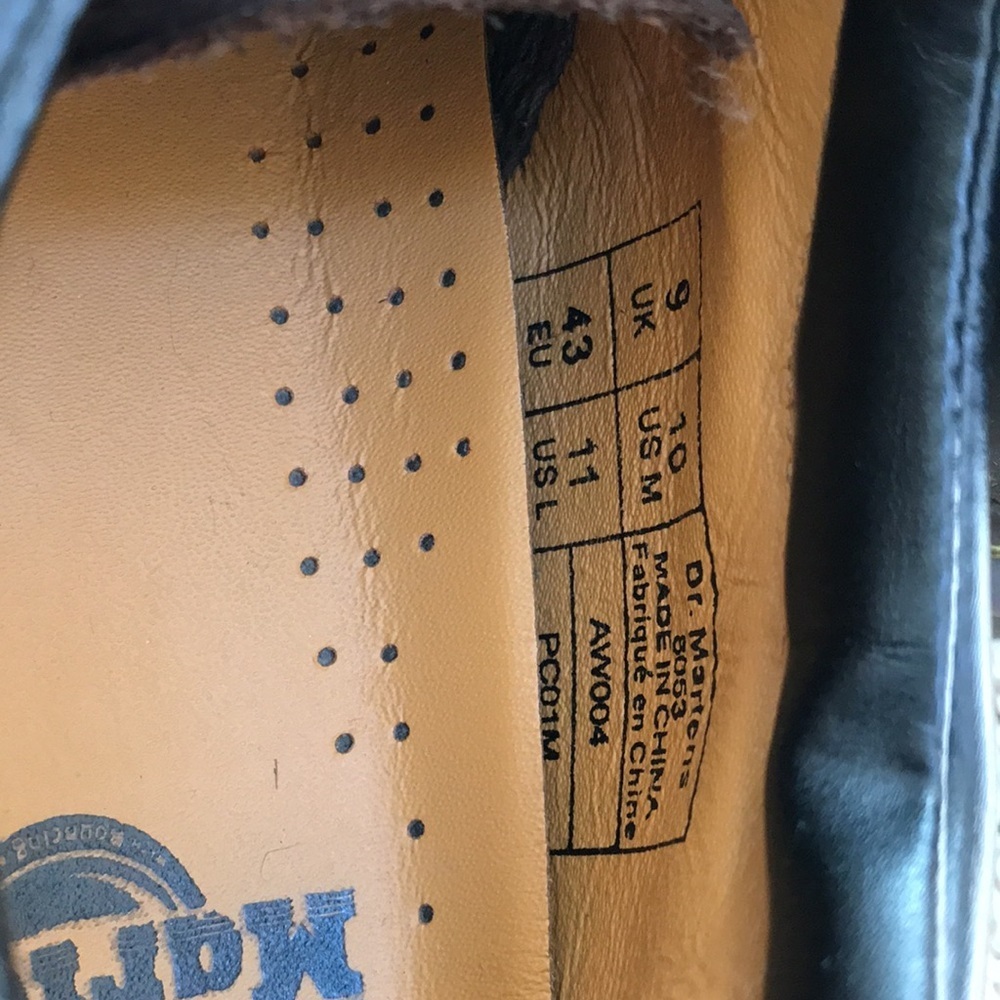 Dr Martens airwair Mens SZ 10 brown boots. - Picture 6 of 10